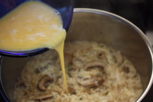recipe_egg_drop_soup_pouring.JPG